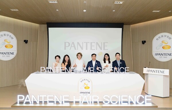 「潘婷護(hù)發(fā)科研實(shí)驗(yàn)室」合影 「潘婷護(hù)發(fā)科研實(shí)驗(yàn)室」合影