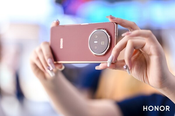 榮耀攜北斗衛(wèi)星通信新機(jī)亮相2024移動(dòng)合作伙伴大會(huì)