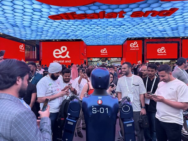 開普勒通用人形機(jī)器人先行者K2在GITEX GLOBAL 2024首度公開亮相