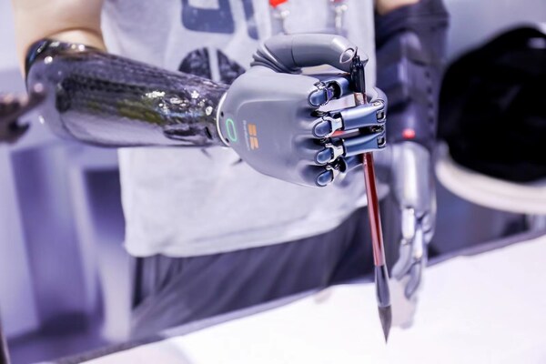 第136屆廣交會(huì):BrainCo強(qiáng)腦科技腦機(jī)接口技術(shù)助力改善生活