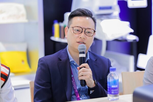 長(zhǎng)寧區(qū)商務(wù)委員會(huì)副主任 長(zhǎng)寧區(qū)商務(wù)委員會(huì)副主任