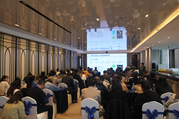 判判智能助教機器人亮相上海人工智能+教育論壇 教學工作加速升維