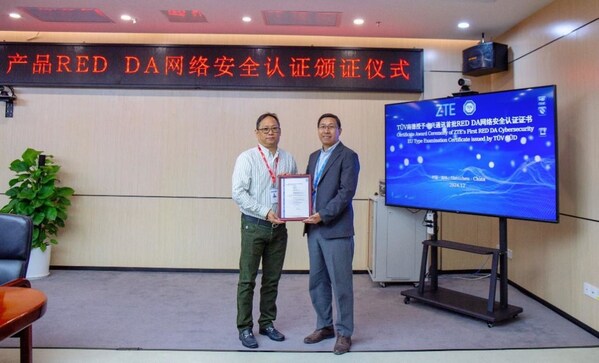 TÜV南德大中華區(qū)消費(fèi)品服務(wù)部高級(jí)副總裁陳灝漩先生(左)向中興通訊數(shù)字能源產(chǎn)品經(jīng)營(yíng)部規(guī)劃總工張長(zhǎng)嶺先生(右)頒發(fā)證書(shū) TÜV南德大中華區(qū)消費(fèi)品服務(wù)部高級(jí)副總裁陳灝漩先生(左)向中興通訊數(shù)字能源產(chǎn)品經(jīng)營(yíng)部規(guī)劃總工張長(zhǎng)嶺先生(右)頒發(fā)證書(shū)