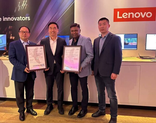 SGS在國際消費(fèi)電子展授予聯(lián)想一體機(jī)和筆記本產(chǎn)品高性能認(rèn)證證書。合影從左至右：聯(lián)想集團(tuán)臺(tái)式業(yè)務(wù)高級(jí)總監(jiān)杜春海、SGS互聯(lián)與產(chǎn)品事業(yè)群北美業(yè)務(wù)總監(jiān)Jay Suh、聯(lián)想集團(tuán)副總裁兼臺(tái)式業(yè)務(wù)總經(jīng)理Sanjeev Menon、清聽聲學(xué)董事長栗振