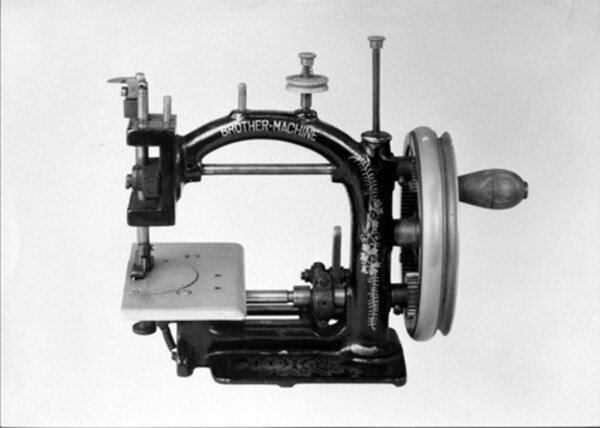 鏈鎖縫縫紉機"昭三式縫紉機"，商標被命名為"BROTHER"