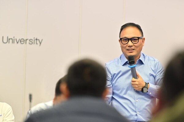 圖:毛源昌眼鏡董事長(zhǎng)金增敏《AI 眼鏡產(chǎn)業(yè)推進(jìn)專題研討會(huì)議》發(fā)言