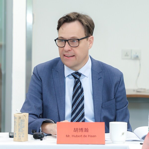 博西家用電器集團(tuán)大中華區(qū)高級副總裁兼首席銷售和營銷官胡博瀚先生接受采訪