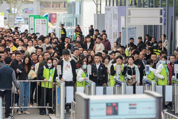 聚光魅力啟新程，超22萬人次共赴盛會，第32屆古鎮(zhèn)燈博會圓滿收官