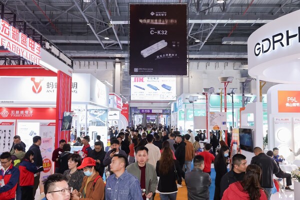 聚光魅力啟新程，超22萬人次共赴盛會，第32屆古鎮(zhèn)燈博會圓滿收官