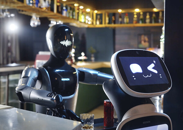 擎朗智能發(fā)布首款人形具身服務(wù)機器人XMAN-R1，以崗位力推動具身智能機器人商業(yè)化落地