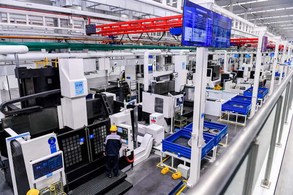 全流程AI賦能，重慶首個(gè)美的燈塔工廠照亮中國(guó)水機(jī)前行之路