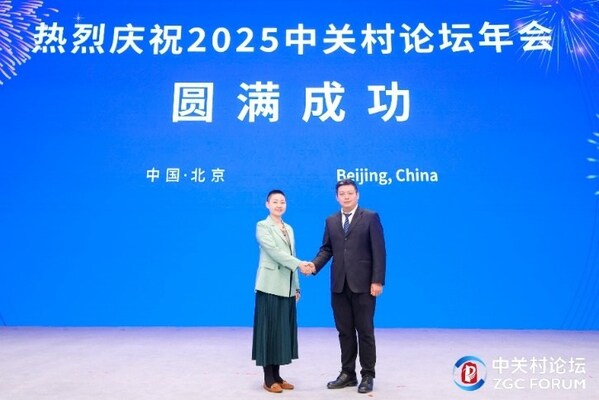 北京國(guó)際科技合作中心（北京港澳臺(tái)科技合作中心）趙哲（右），AVEVA劍維軟件中國(guó)區(qū)市場(chǎng)總監(jiān)陳璐（左）