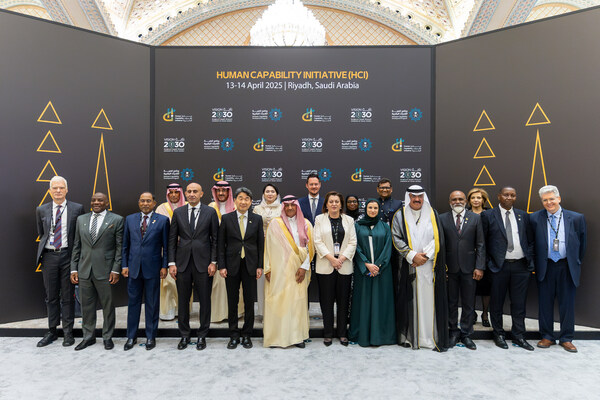 作為HCI活動的內(nèi)容之一，全球20位部長齊聚利雅得，參加了一場關于人類能力發(fā)展的部長級圓桌會議