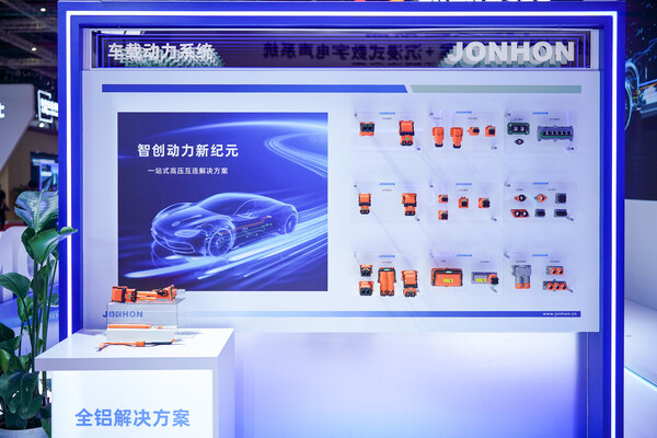 中航光電亮相2025上海車(chē)展，以全域創(chuàng)新驅(qū)動(dòng)新能源汽車(chē)產(chǎn)業(yè)升級(jí)