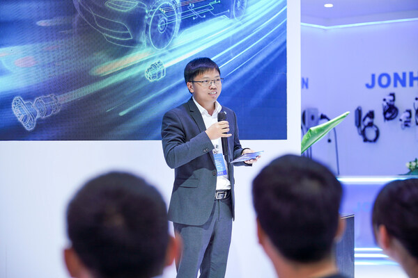 中航光電亮相2025上海車(chē)展，以全域創(chuàng)新驅(qū)動(dòng)新能源汽車(chē)產(chǎn)業(yè)升級(jí)