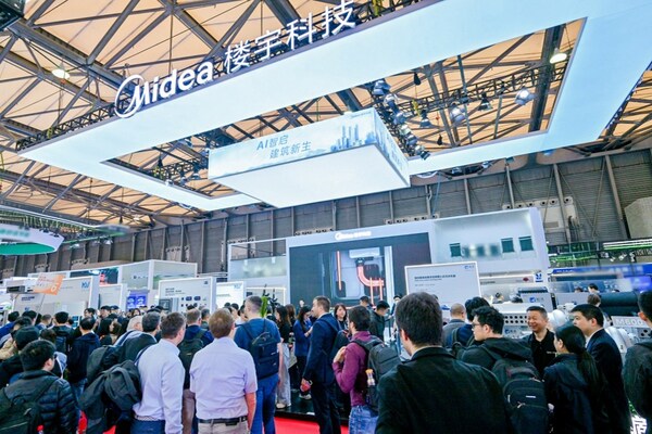 AI智啟建筑新生 美的樓宇科技閃耀2025中國國際制冷展