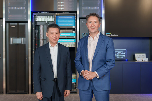 臺達(dá)支持經(jīng)濟(jì)學(xué)人集團(tuán)Economist Impact發(fā)布全球可持續(xù)AI報(bào)告。臺達(dá)董事長暨首席執(zhí)行官鄭平(左)與Economist Impact亞太區(qū)科技與創(chuàng)新總編輯Charles Ross合影。