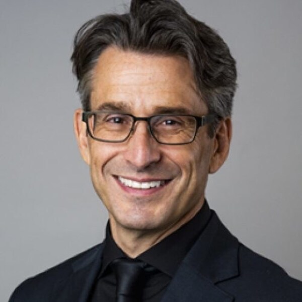 亞馬遜云科技首席醫(yī)學(xué)官及全球醫(yī)療健康企業(yè)與非營利組織總監(jiān)Rowland Illing博士