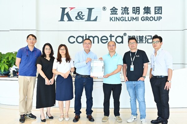 現(xiàn)場(chǎng)頒證合影 現(xiàn)場(chǎng)頒證合影