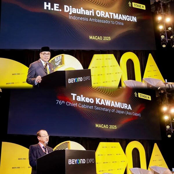 印度尼西亞駐華大使H.E. Djauhari Oratmangun與日本第76任內(nèi)閣官房長官河村建夫 印度尼西亞駐華大使H.E. Djauhari Oratmangun與日本第76任內(nèi)閣官房長官河村建夫