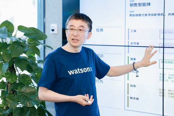 IBM大中華區(qū)科技事業(yè)部數(shù)據(jù)與AI資深技術專家 吳敏達