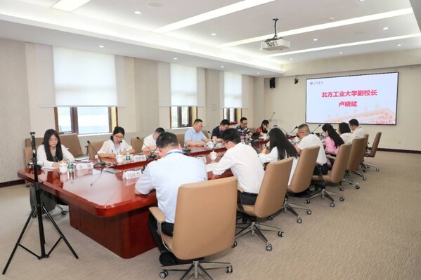 “大學(xué)生高質(zhì)量就業(yè)校企研討會(huì)”現(xiàn)場(chǎng) “大學(xué)生高質(zhì)量就業(yè)校企研討會(huì)”現(xiàn)場(chǎng)