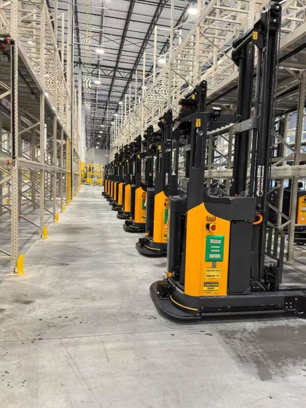 前移式叉車機(jī)器人