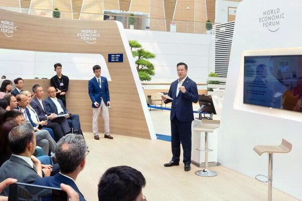 李堯在2025年夏季達(dá)沃斯論壇分享醫(yī)藥領(lǐng)域創(chuàng)新見解