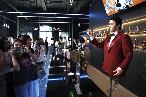 智能餐飲新標(biāo)桿：“機(jī)器人焰究所”引領(lǐng)未來(lái)用餐體驗(yàn)變革。