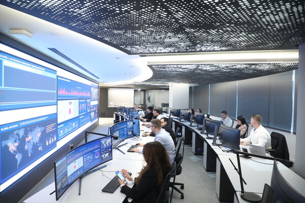 61% 的網(wǎng)絡(luò)安全專業(yè)人士計劃采用 AI，以應(yīng)對制造業(yè)日益增長的網(wǎng)絡(luò)風險挑戰(zhàn)