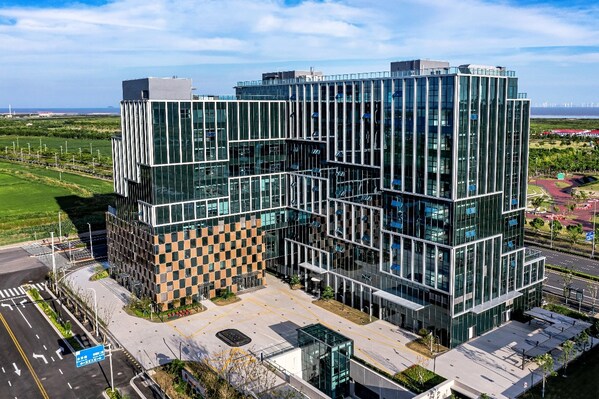 江波龍上?？偛柯涑桑∫愿叨舜鎯?芯