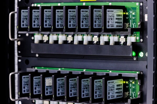 江波龍上?？偛柯涑桑∫愿叨舜鎯?芯