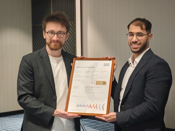 SGS在德國柏林國際電子消費品展覽會（簡稱IFA）上，授予極殼全球首款戶外動力外骨骼產(chǎn)品認(rèn)證證書