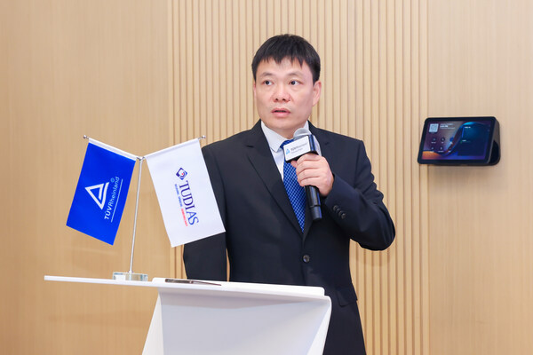 TÜV萊茵大中華區(qū)職業(yè)教育服務(wù)總經(jīng)理陳俊東發(fā)言 TÜV萊茵大中華區(qū)職業(yè)教育服務(wù)總經(jīng)理陳俊東發(fā)言