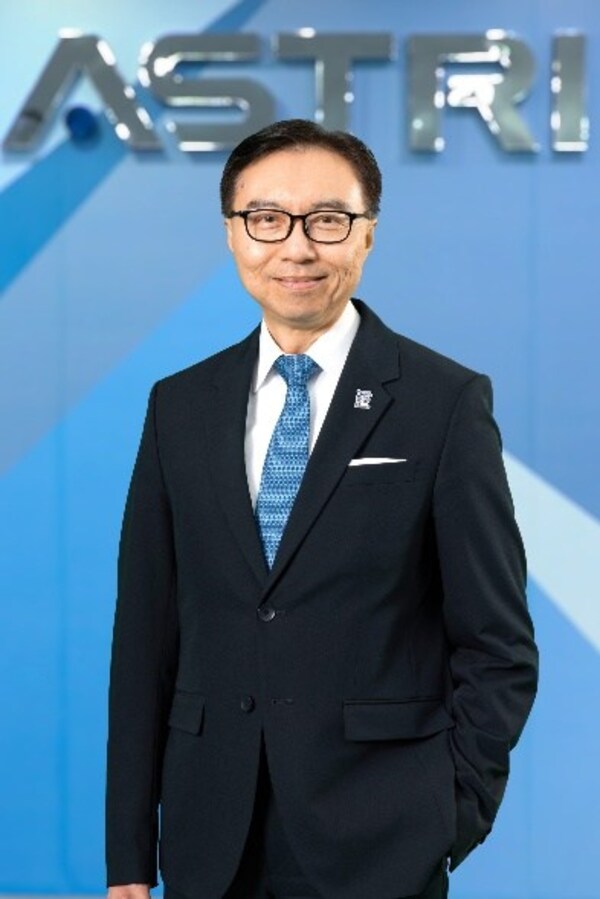 應(yīng)科院董事局主席李惠光工程師表示，新一份《施政報(bào)告》彰顯特區(qū)政府前瞻思維，為本港創(chuàng)科生態(tài)圈注入新動(dòng)力，有利產(chǎn)業(yè)以創(chuàng)新科技提升競(jìng)爭(zhēng)力、創(chuàng)造就業(yè)機(jī)會(huì)和為社會(huì)帶來(lái)實(shí)質(zhì)經(jīng)濟(jì)效益。