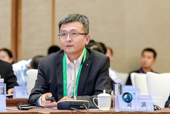 T&Uuml;V萊茵大中華區(qū)總裁夏波在“南京市與質(zhì)量領(lǐng)軍企業(yè)高質(zhì)量發(fā)展對話會”上進(jìn)行主題演講