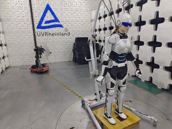 墨茵在萊茵實驗室內(nèi)接受測試 墨茵在萊茵實驗室內(nèi)接受測試