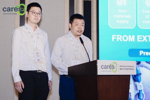 PPG汽車涂料業(yè)務(wù)發(fā)展部高級(jí)經(jīng)理陳久光 及 上汽通用汽車油漆工藝技術(shù)經(jīng)理許瑆琥