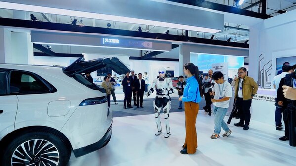 從講PPT到全流程接待，墨甲機(jī)器人在2025奇瑞全球創(chuàng)新大會完成