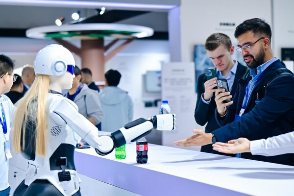 從講PPT到全流程接待，墨甲機(jī)器人在2025奇瑞全球創(chuàng)新大會完成