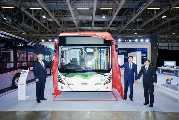 中車新款12米低地板電動巴士現(xiàn)場揭幕