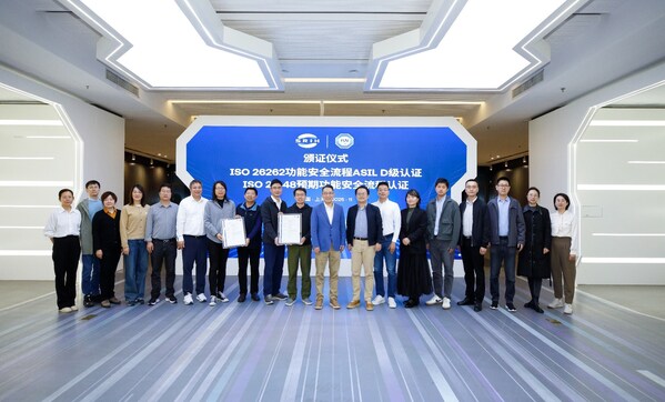 雙證書儀式頒發(fā)合影 雙證書儀式頒發(fā)合影