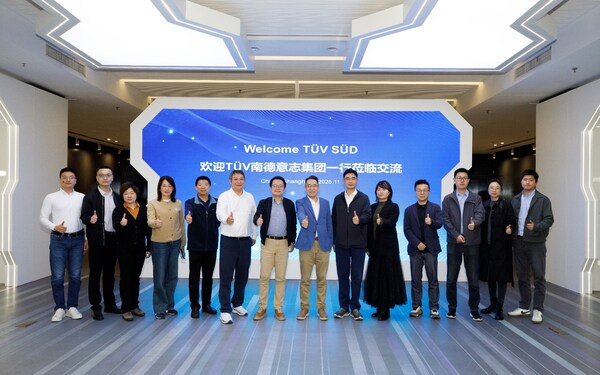 TÜV南德與上汽研發(fā)總院雙方代表合影 TÜV南德與上汽研發(fā)總院雙方代表合影