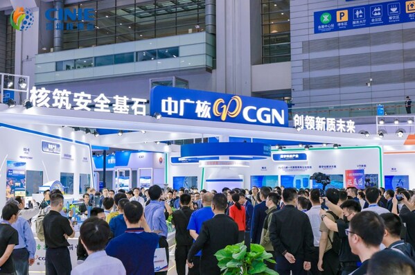 與會領(lǐng)導和嘉賓巡展1 與會領(lǐng)導和嘉賓巡展1