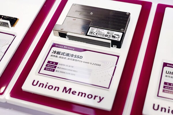 憶聯(lián)攜手英特爾等生態(tài)伙伴重磅發(fā)布雙路冷板式全域液冷服務器，以核心創(chuàng)新深度參與2025 Intel Connection