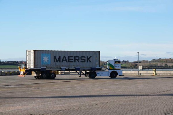 圖:無(wú)人駕駛卡車Q-Truck現(xiàn)場(chǎng)showcase 圖:無(wú)人駕駛卡車Q-Truck現(xiàn)場(chǎng)showcase