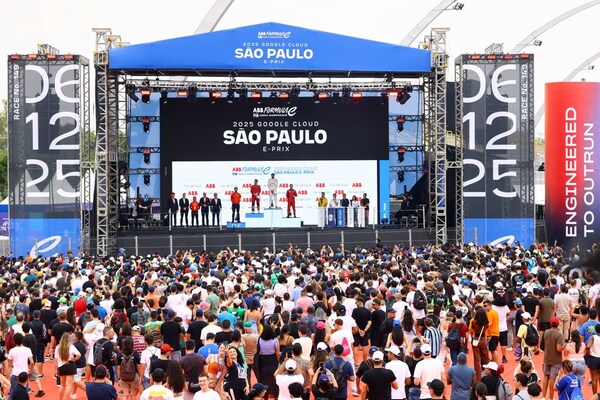 第12賽季FE電動(dòng)方程式揭幕戰(zhàn)戲劇性拉滿 第12賽季FE電動(dòng)方程式揭幕戰(zhàn)戲劇性拉滿