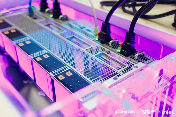 四通集團(tuán)攜手云酷智能全球首發(fā)RTX5090浸沒式智算解決方案，開啟綠色算力浸時(shí)代