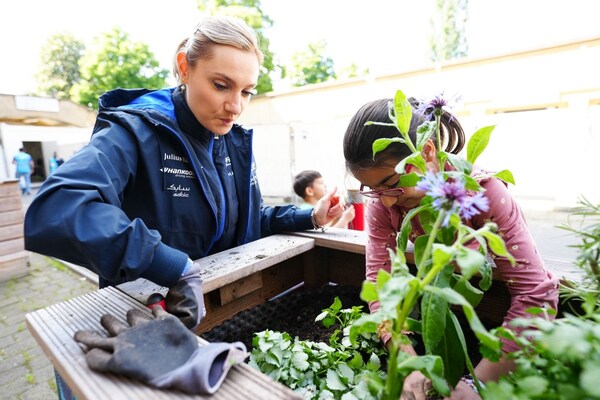 FE電動方程式多元化社區(qū)及公益活動