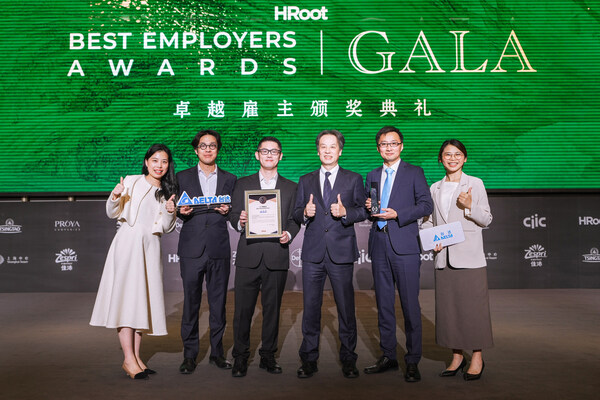 臺(tái)達(dá)人資團(tuán)隊(duì)共同合影，記錄榮耀與喜悅。